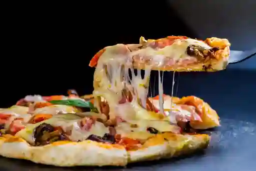 Pizza Zamba8 Porciones Maduro y Tocineta