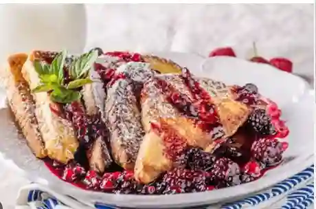 Tostadas Francesas con Fruta y Chantilly