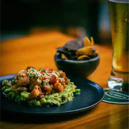 Chicharrón con Guacamole