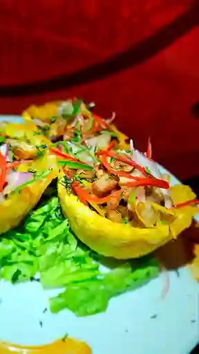 Canasta de Patacones con Ceviche de Chicharrón