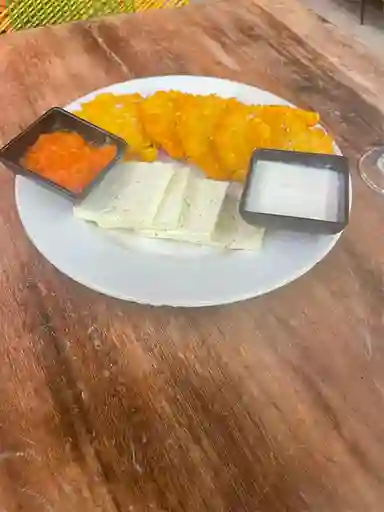 Patacon con Queso Costeño
