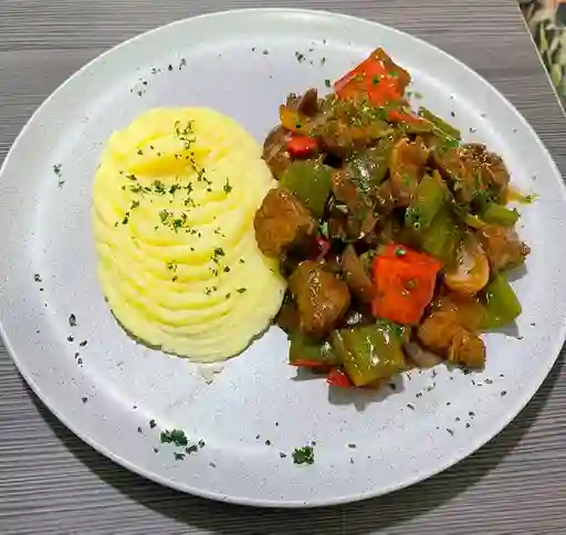 Lomo Saltado