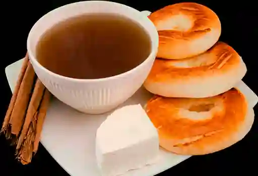 Agua de Panela Queso y Almojábana