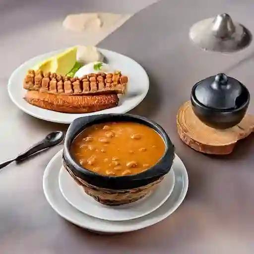 Frijolada con Chicharrón