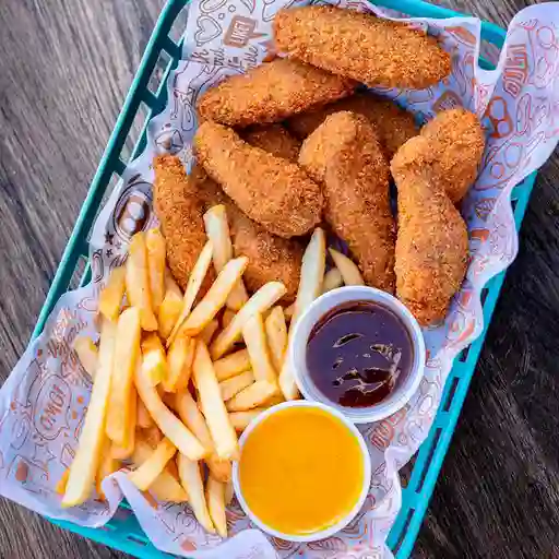 Alas de Pollo Apanadas con Papas Fritas