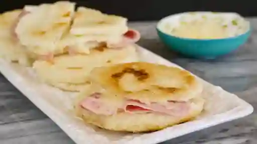 Arepas con Jamón y Queso