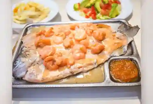 Trucha Gratinada en Camarones