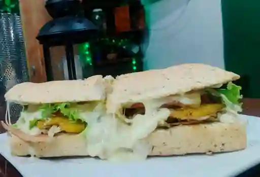 Sándwich Parrillero Hawaiano