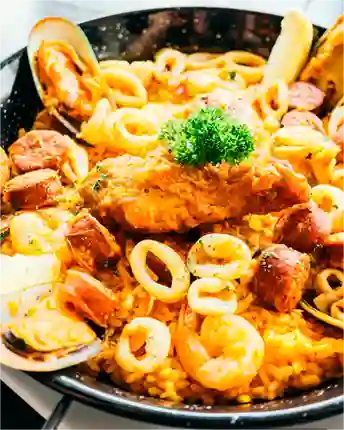 Paella de Cerdo y Pollo