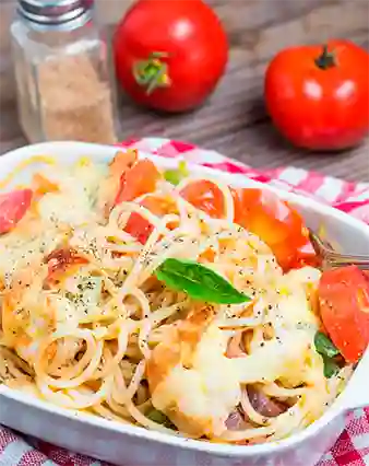 Espaguetis con Pollo y Champiñones