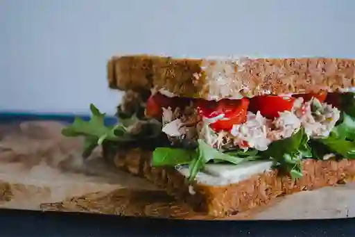 Sándwich Atún con Finas Hierbas