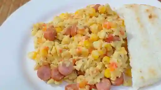 Huevos con Mazorca y Salchicha