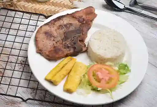 Almuerzo Ejecutivo con Chuleta de Cerdo