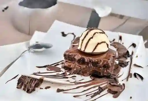 Brownie Caliente con Helado