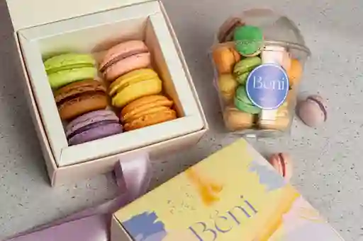 Combo Caja de 6 Macarons y Vaso de Minimacarons