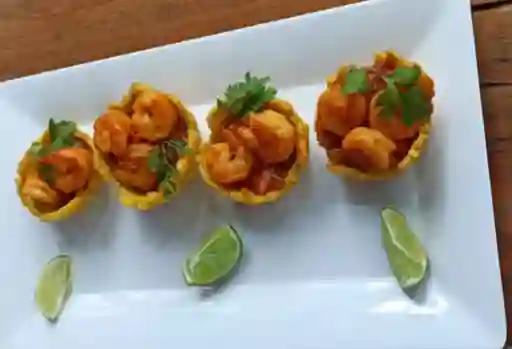 Canastas de Patacones Rellenos con Mix de Mariscos