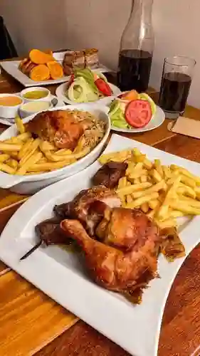 Combo Pareja Dos Medios Pollo 2 Bebidas