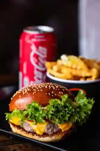 Combo Personal una (1) Hamburguesa 1 Bebida