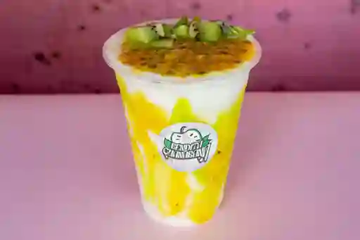 Guanabanazo con Toppings 16 Oz
