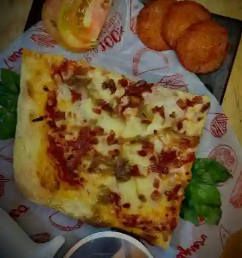 Pizza con Tocineta Porción