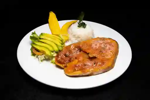 Bagre con Arroz y Ensalada