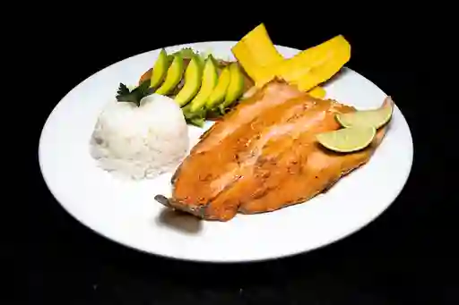 Trucha con Arroz y Ensalada