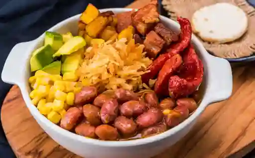 Cazuela de Chicharrón