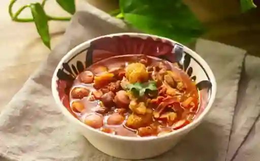 Frijoles con Chicharrón