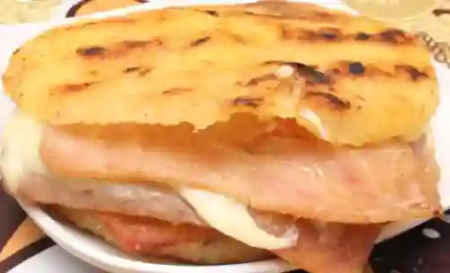 Arepa Solo Jamón