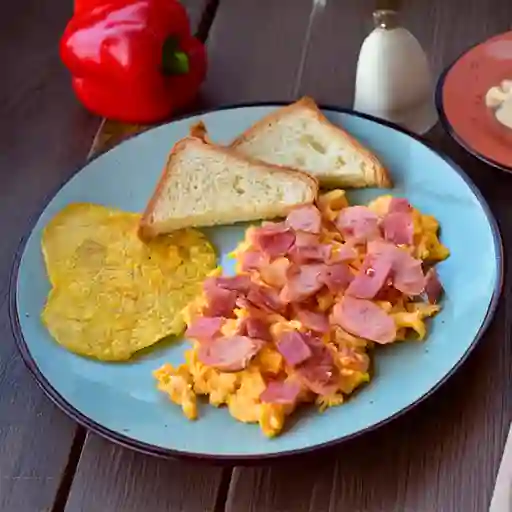 Huevos con Salchicha y Tocineta