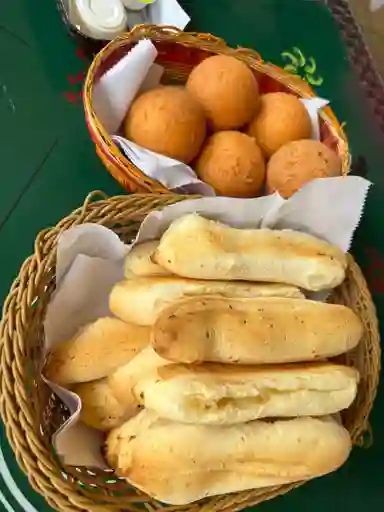 Buñuelo+Pan de Bono