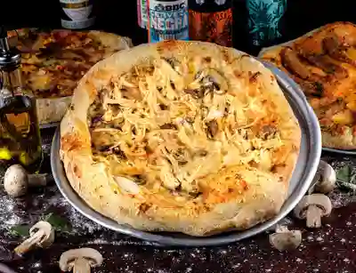 Pizza Clasica Pollo con Champiñones