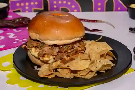 Birria Burguer con Caldo