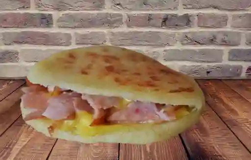 Arepa con Jamón