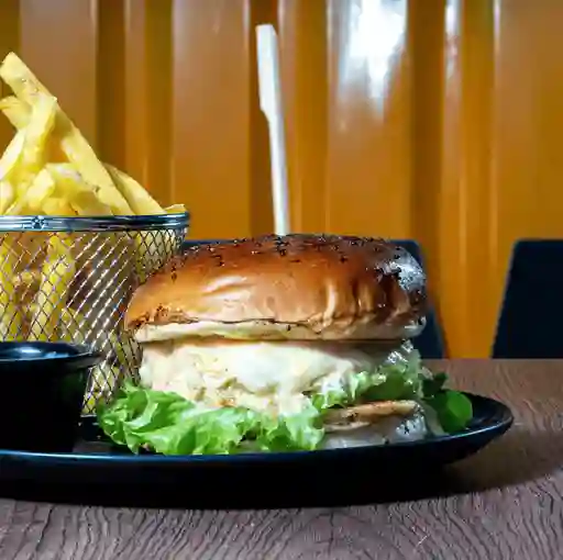 Hamburguesa Clásica Pollo Desmenuzado