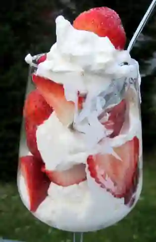Fresas Con Crema Y Helado