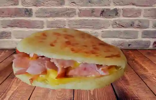 Arepa con Jamón
