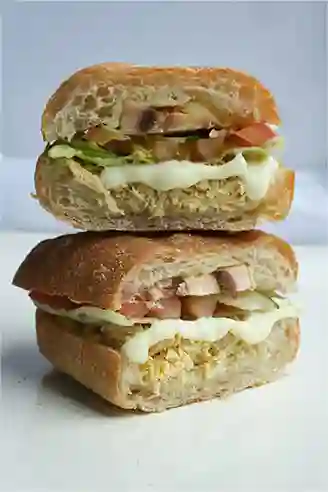 Sandwich Atun con Huevo
