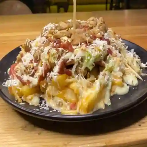 Salchipapa Suiza