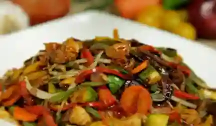 Chop Suey de Pechuga de Pollo Al Wok