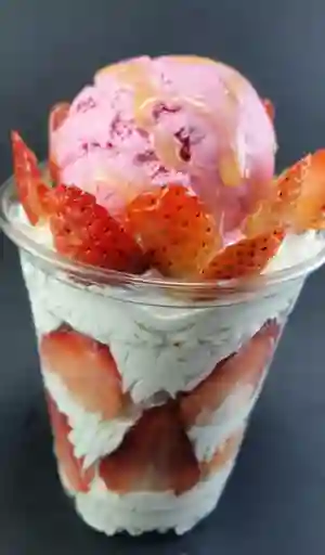 Fresas Con Crema Y Helado