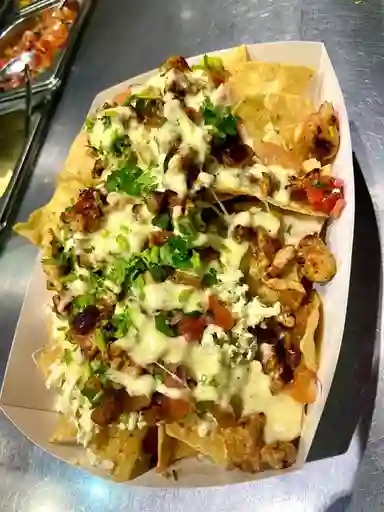 Combo Nachos Al Pastor y 2 Bebidas