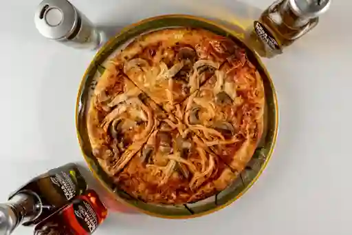 Pizza Tradicional Pollo Champiñones