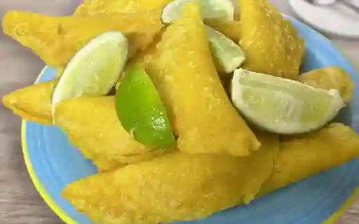 Empanada Añejo Pequeña