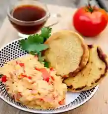 Huevos Pericos con Arepa