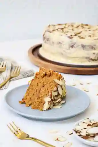 Porcion Torta de Zanahoria y Arequipe