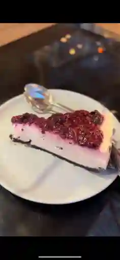 Porción Cheesecake de Frutos Rojos