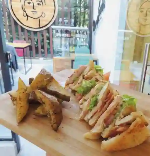 Sándwich Club Artesanal