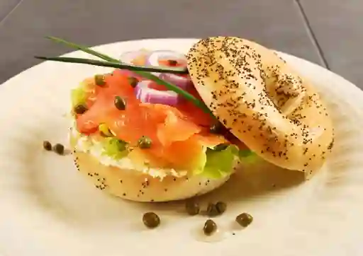 Bagel Italiano: Burrata, Albaca y Tomate