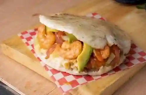 Arepa Pollo con Camaron